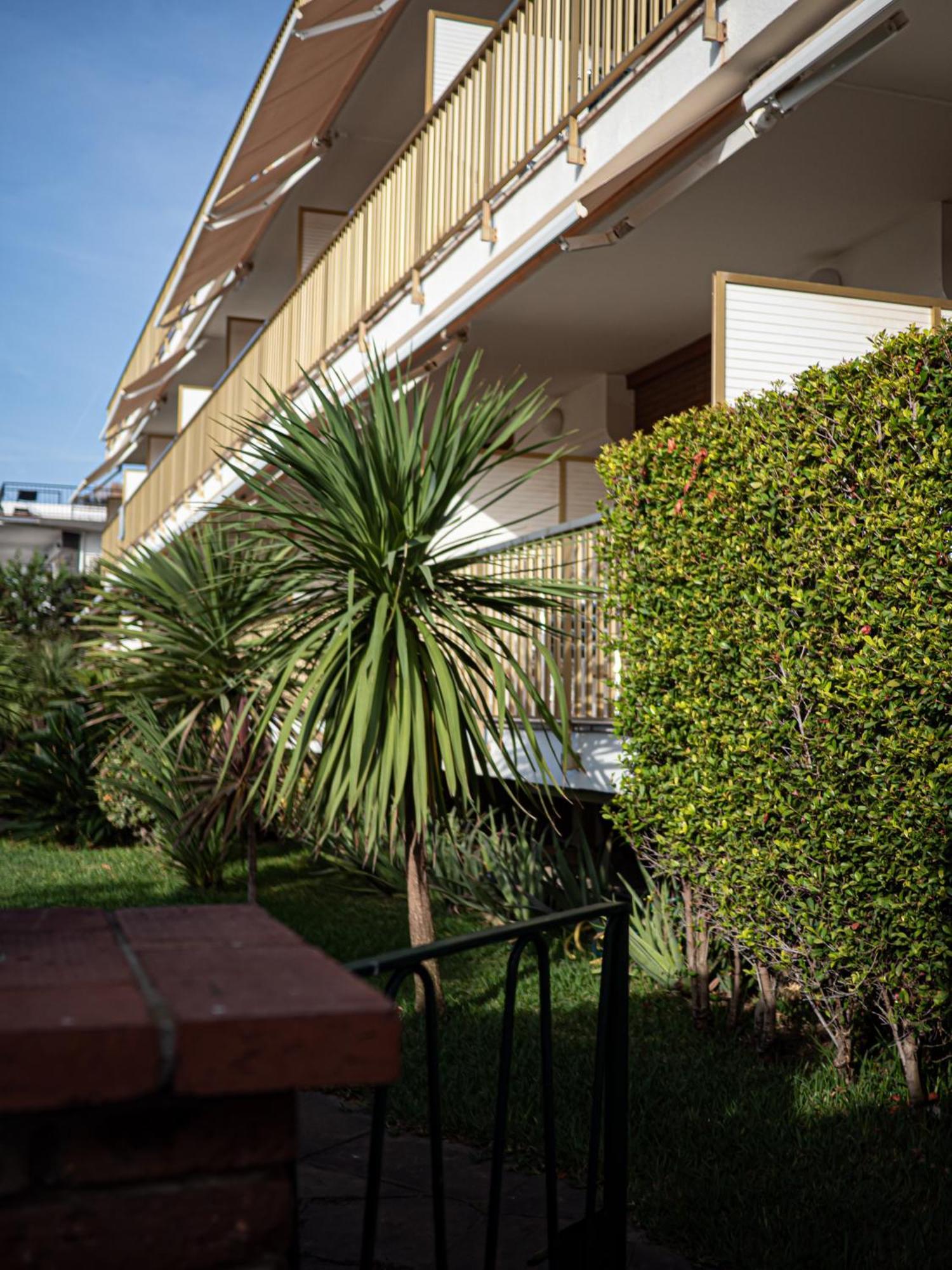 Aparthotel Solifemar Castelldefels Exterior photo