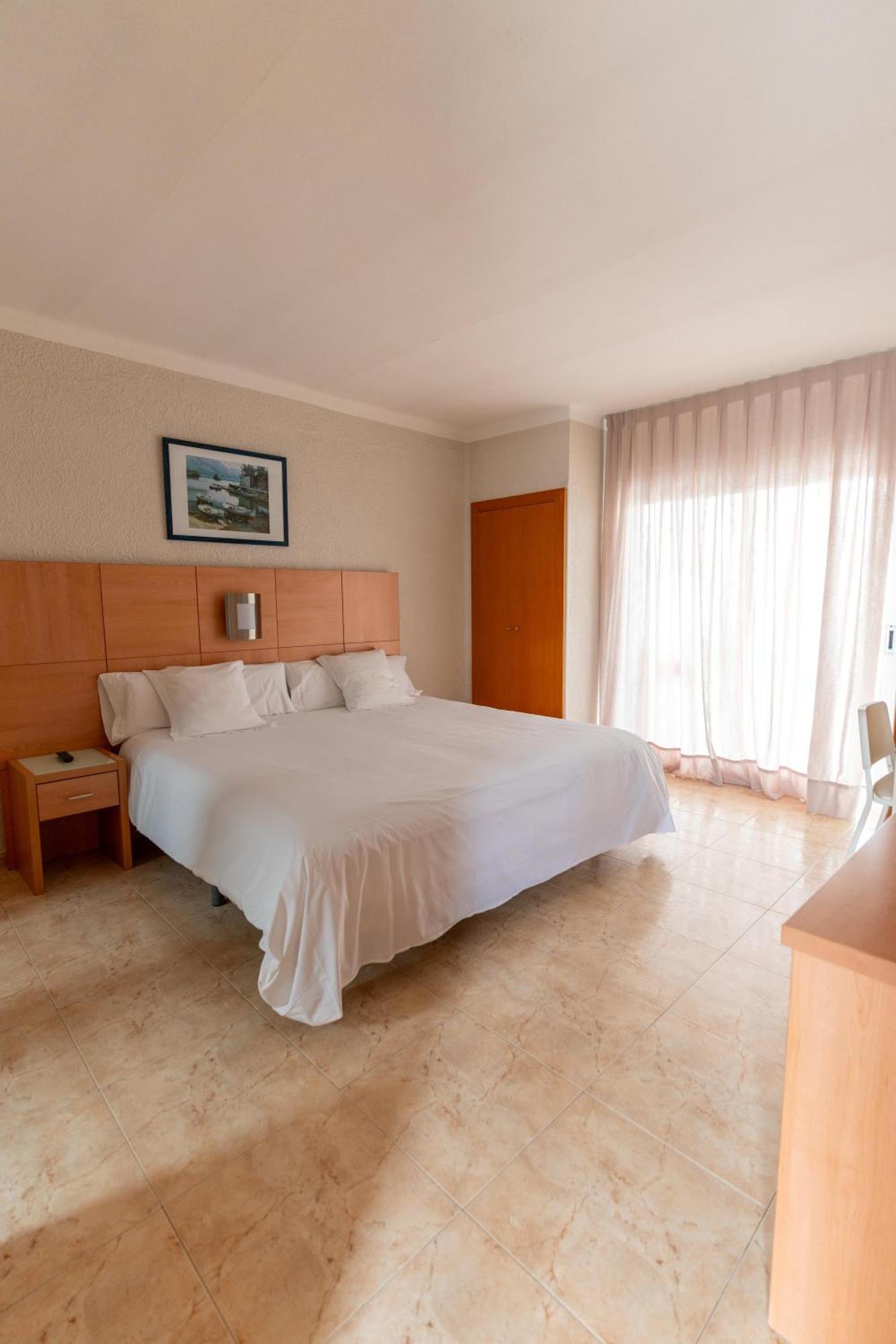 Aparthotel Solifemar Castelldefels Exterior photo
