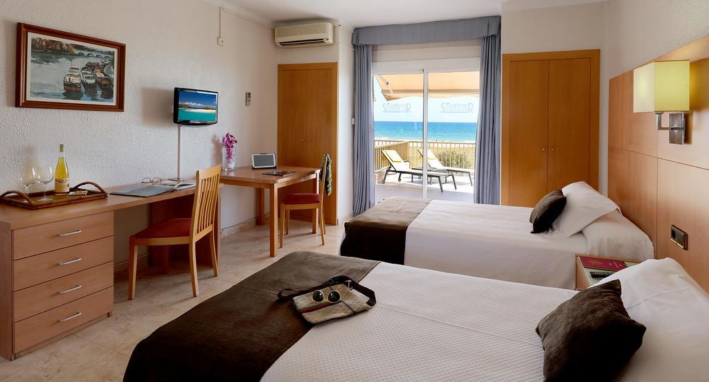 Aparthotel Solifemar Castelldefels Exterior photo